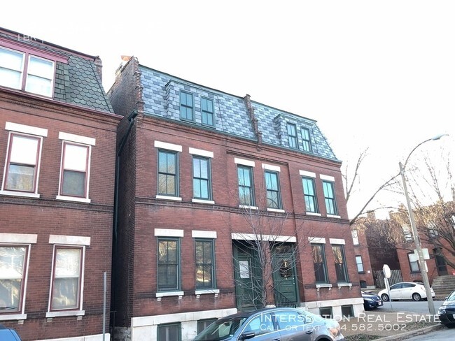 Foto del edificio - Stunning, Two-Level Soulard Apartment