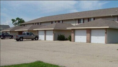 Building Photo - 1936 Dupont Dr