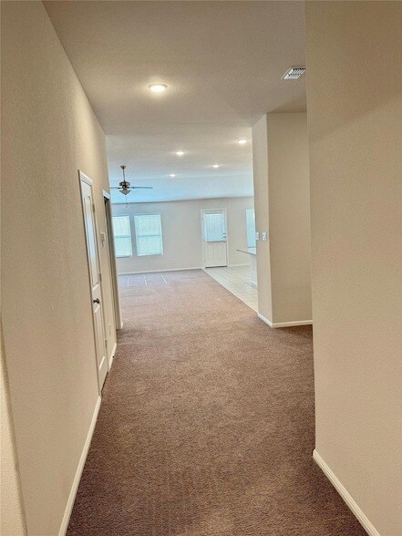 Foto del edificio - 6122 Heron Dr