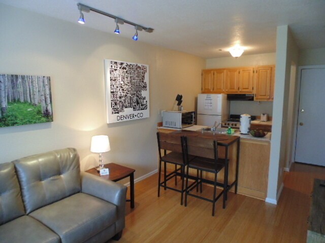 Foto del edificio - Move in ready-One bedroom Townhome, Fully ...