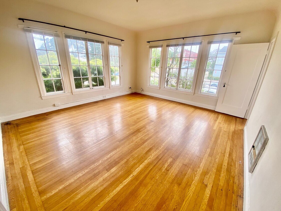 Foto principal - 2300 22nd Ave