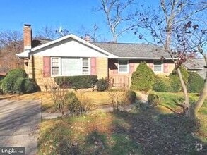Building Photo - 9110 Drake Pl