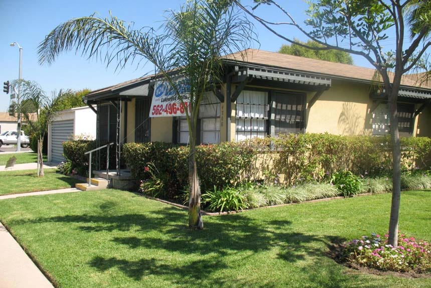 Building Photo - 4266 N Lakewood Blvd