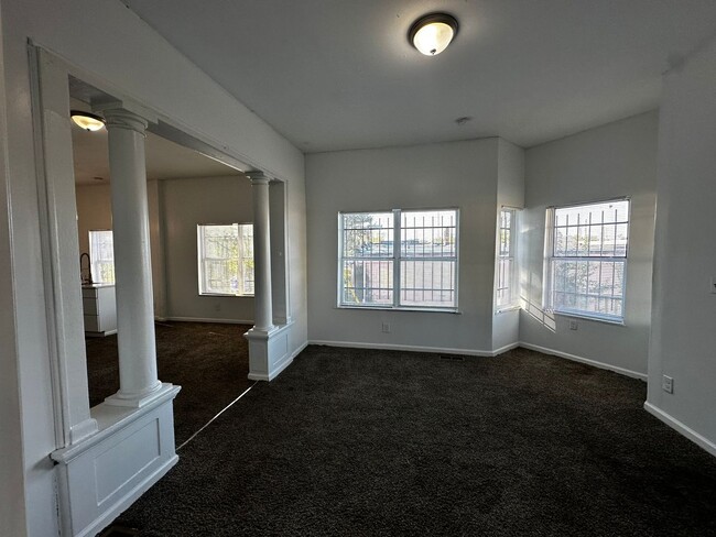 Building Photo - 432 S Highland Ave