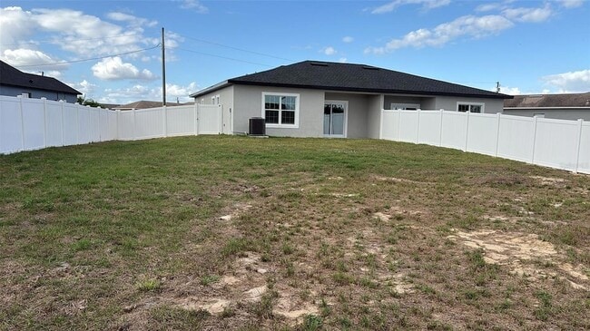 Foto del edificio - 833 Colville Dr