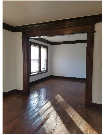 Primary Photo - 1852 W 58th St