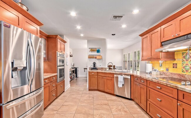 Building Photo - 11296 E Sunnyside Dr