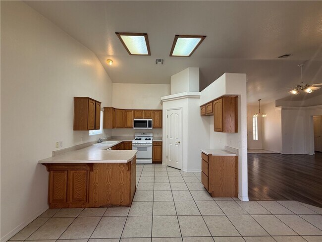 Foto del edificio - 3667 Heather Ave