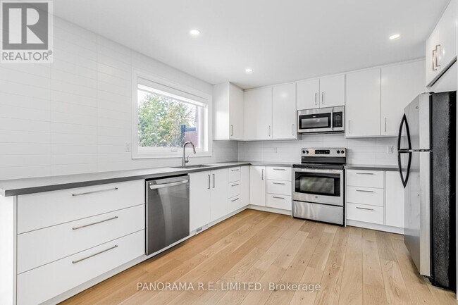 Building Photo - 674 Netherton Crescent