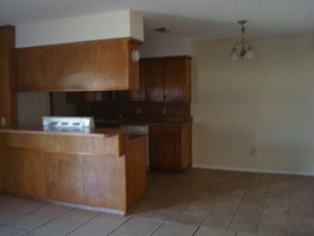 Building Photo - 615 NW Renfro St