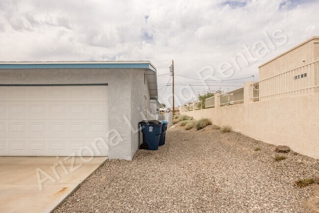 Foto del edificio - 3 BEDROOM POOL HOME WITH CASITA