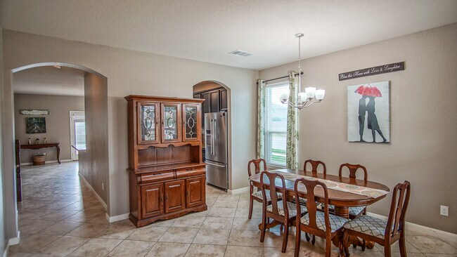 formal dining room - 272 Lillianite