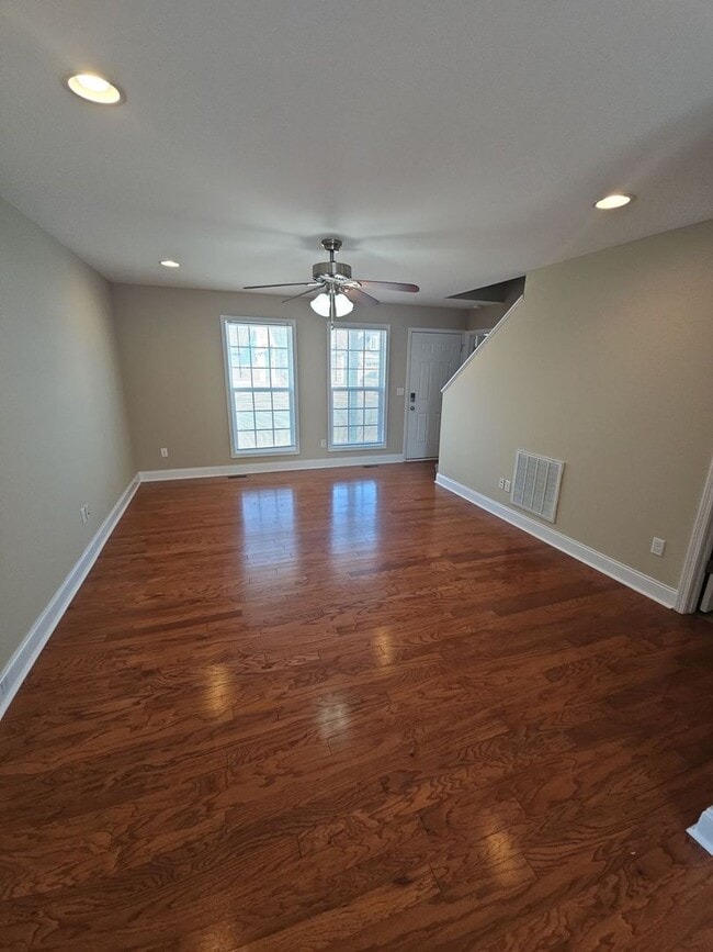 Building Photo - 2015 Reserve Dr