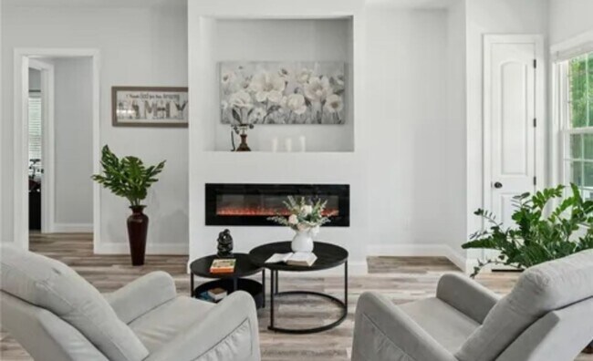 Foto del edificio - Very Spacious, Almost New 3/2.5 Available Now