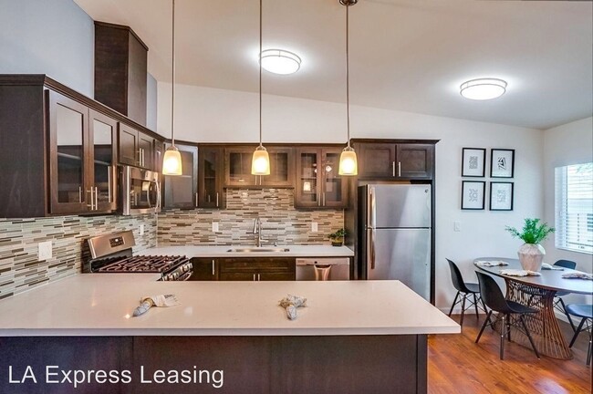 Foto del edificio - 3105 W 27th St
