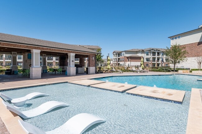 Building Photo - Falcon at Grand Harbor