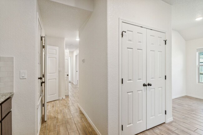 Foto del edificio - Modern 3-Bedroom Duplex in Temple with Spa...