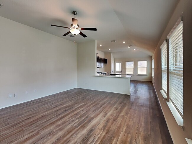 Building Photo - 316 Saguaro Dr