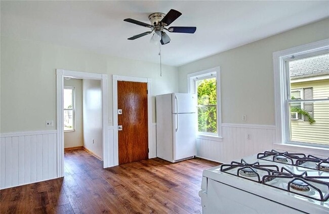 Building Photo - 137 Hunts Ave