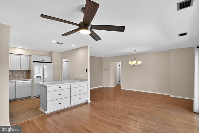 Foto del edificio - 215 Haddonfield Cmns