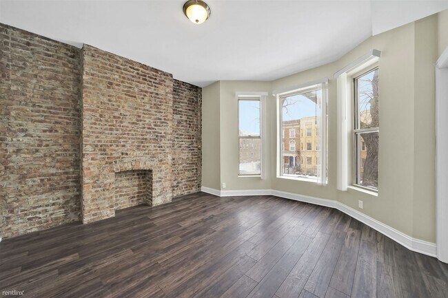 Foto del edificio - 3 br, 1 bath  - 4811 S Prairie Ave 2