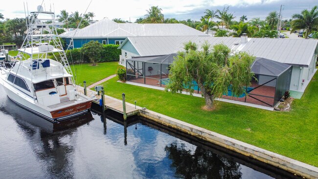 Foto del edificio - 1360 SW Albatross Way