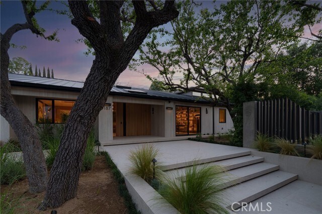 Foto del edificio - 3187 Oakdell Rd