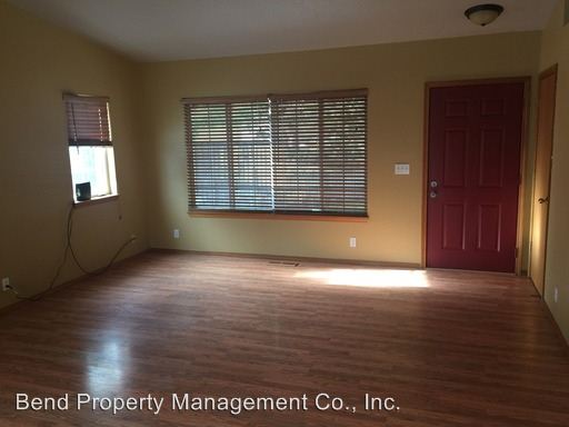 Building Photo - 2952 NE Oakley Ct