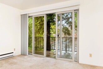 Building Photo - 11004 NE 68th St