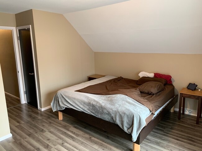 Master Bedroom - 7008 W Lloyd St