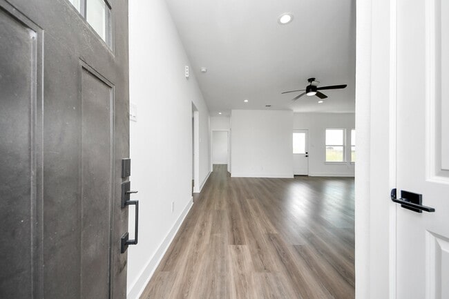 Building Photo - 6273 Rd 5503