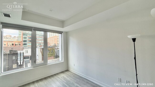 Photo du bâtiment - 158 Front St E