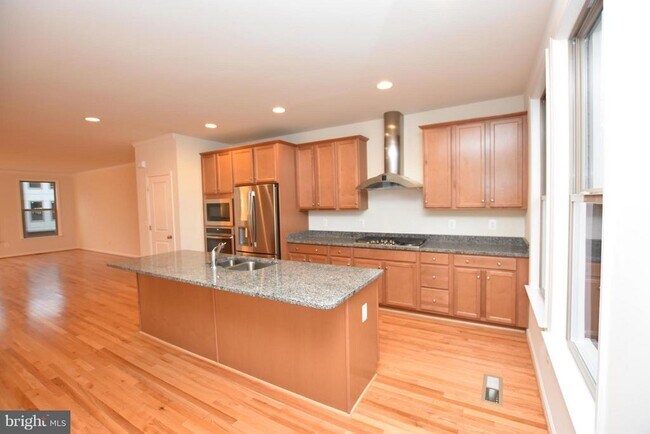 Building Photo - 42452 Dogwood Glen Square