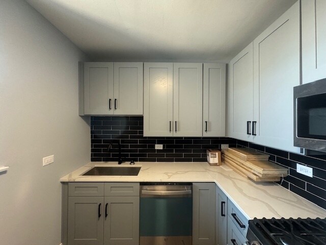 Building Photo - 2425 W Pratt Blvd