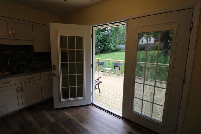 Building Photo - 12 King Arthur Pl