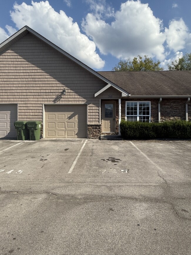 Building Photo - 745 Casey Ln