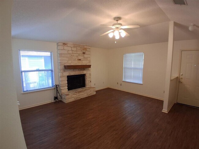 Foto del edificio - 6807 Colony Loop Dr