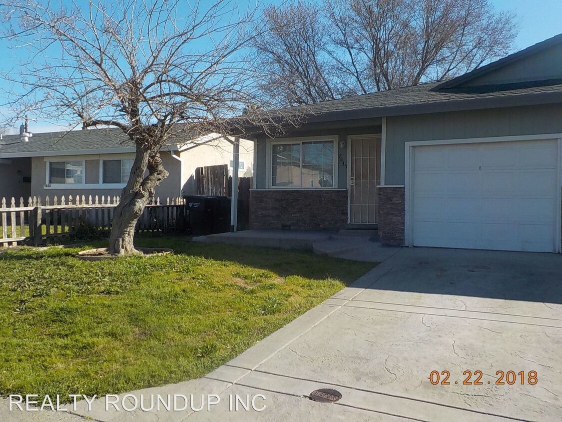 Primary Photo - 7837 Shrader Cir