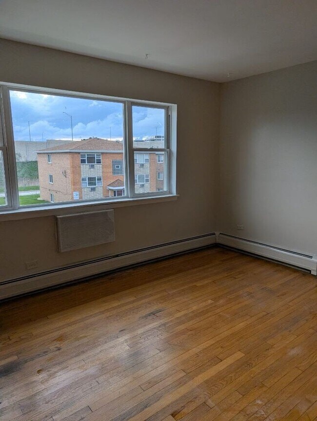 Foto del edificio - 9595 Maple Dr
