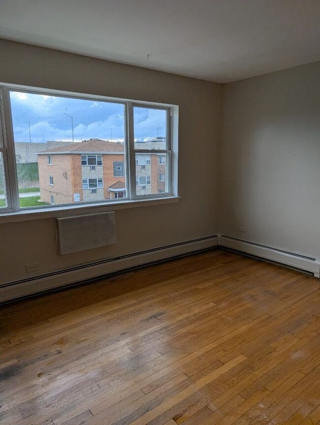 Building Photo - 9595 Maple Dr