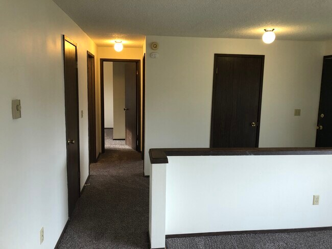 Building Photo - 305 NW Robert St