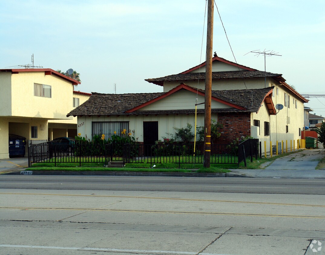 Building Photo - 4327 W Rosecrans Ave