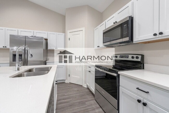 Building Photo - 3310 W 9th St N