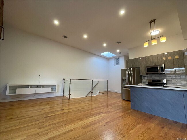 Building Photo - 262 Ridgewood Ave