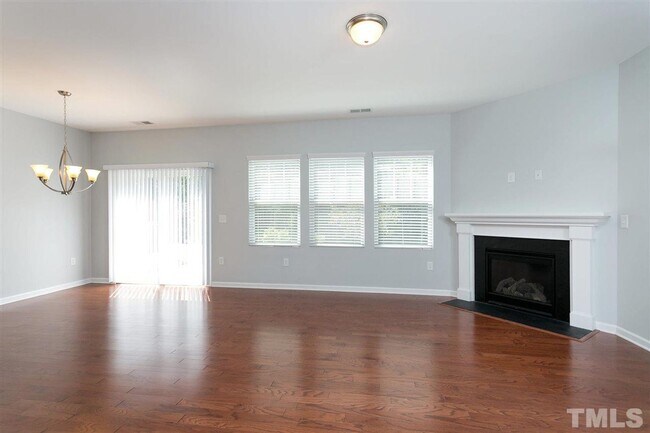 Photo - 3 Bedroom 2.5 Bathroom Townhome Home w/ Op...