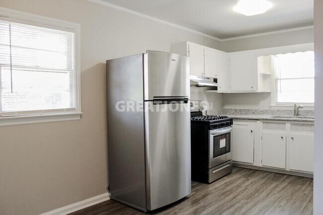 Building Photo - 1570 Engle Dr