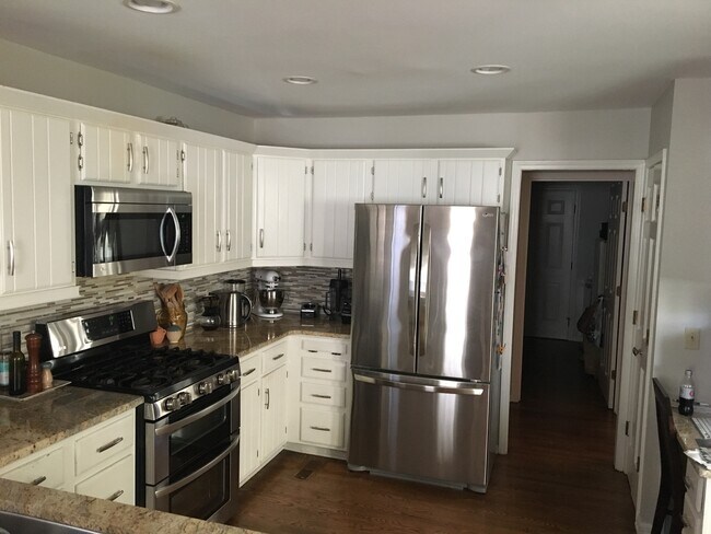Building Photo - 705 Spring House Circle