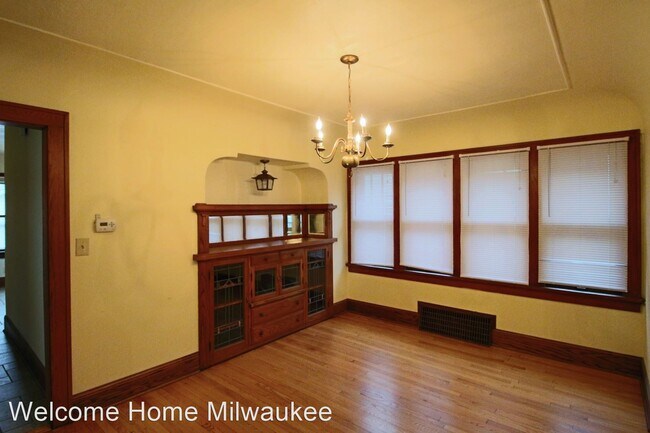 Building Photo - 1562-1564 S 64th St