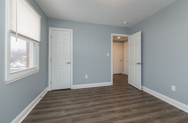 Foto del edificio - 6040 Ridge Rd