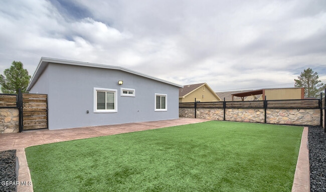 Foto del edificio - 4917 Marcella Santillana